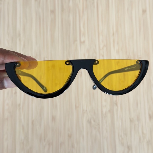 Sunglasses - Picture 3 of 5